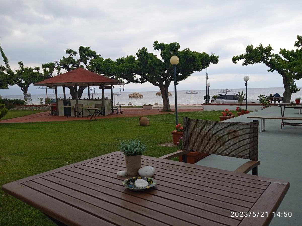 Evoikos Beach & Resort ลิวานาไต ภายนอก รูปภาพ